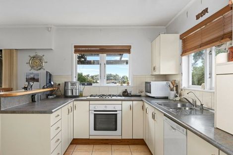 Photo of property in 7 Hilling Street, Titirangi, Auckland, 0604