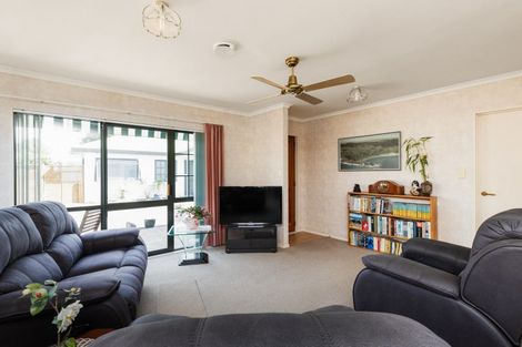 Photo of property in 1/2 Spriggs Crescent, Greenmeadows, Napier, 4112