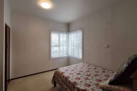 Photo of property in 52 Old Lake Road, Narrow Neck, Auckland, 0624