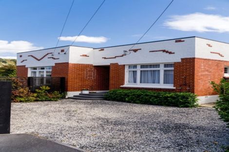 Photo of property in 92 Hargest Crescent, Saint Clair, Dunedin, 9012