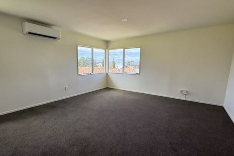 Photo of property in 18 Athena Drive, Totara Vale, Auckland, 0629