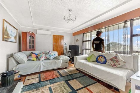 Photo of property in 37 Simons Street, Moturoa, New Plymouth, 4310