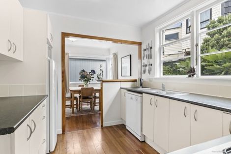 Photo of property in 96 Lyall Parade, Lyall Bay, Wellington, 6022