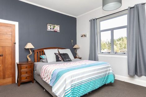 Photo of property in 133 Adelaide Road, Dannevirke, 4930
