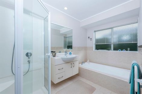 Photo of property in 16 Hendrika Court, Hobsonville, Auckland, 0618