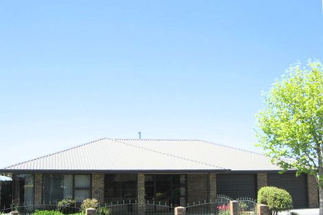 Photo of property in 10 Langham Place, Redwood, Christchurch, 8051