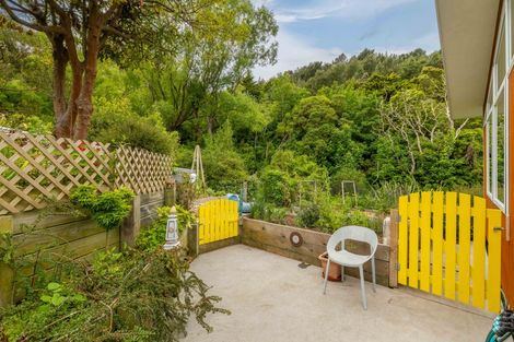 Photo of property in 46 Cornwall Road, Lyttelton, 8082