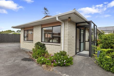 Photo of property in 13 Tukapa Street, Westown, New Plymouth, 4310
