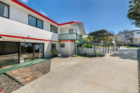 Photo of property in 25 Sandgate Avenue, Botany Downs, Auckland, 2010