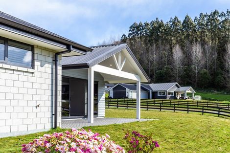 Photo of property in 11 Lochinvar Lane, Acacia Bay, Taupo, 3385