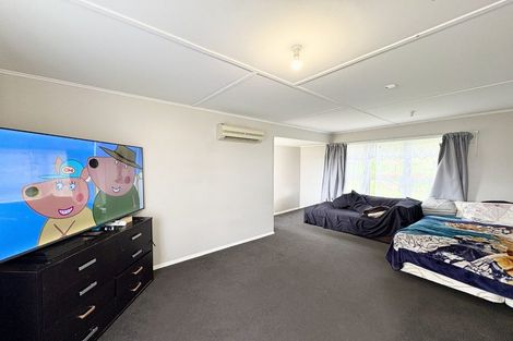 Photo of property in 2a-2b Devon Place, Cannons Creek, Porirua, 5024
