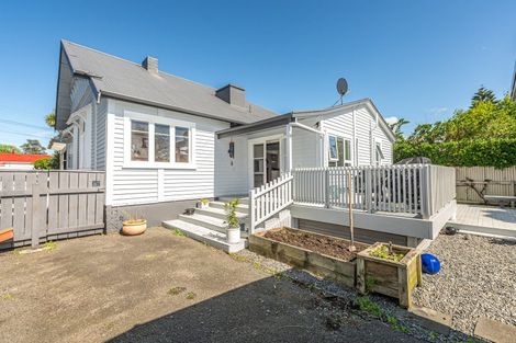 Photo of property in 2 Gonville Avenue, Gonville, Whanganui, 4501