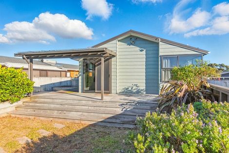 Photo of property in 30 Eruini Street, Waikanae Beach, Waikanae, 5036