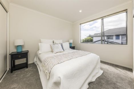 Photo of property in 37 The Track, Takanini, 2112