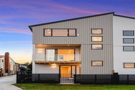 Photo of property in 1/16 Binsted Road, New Lynn, Auckland, 0600