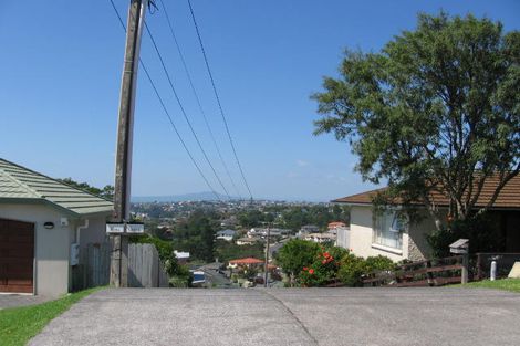 Photo of property in 2/823 East Coast Road, Northcross, Auckland, 0630