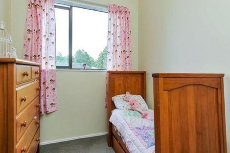 Photo of property in 16 Sylvan Crescent, Te Atatu South, Auckland, 0610