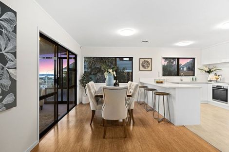 Photo of property in 27 Marina View Drive, West Harbour, Auckland, 0618