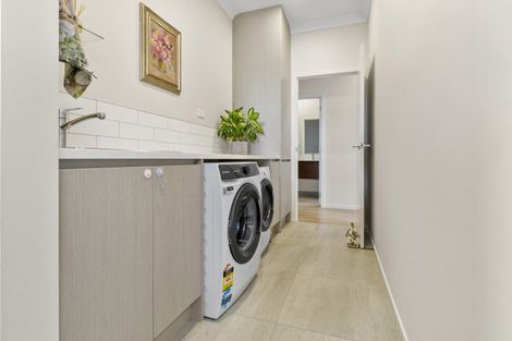 Photo of property in 6 Papa Orchard Drive, Kumeu, 0810