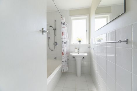 Photo of property in 18 Huruhuru Road, Massey, Auckland, 0614