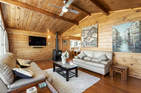 Photo of property in 27 Valley View Road, Glenfield, Auckland, 0629