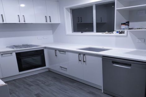 Photo of property in 3/6 Longbill Place, Glendene, Auckland, 0602