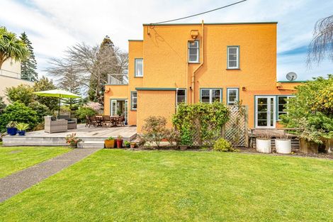 Photo of property in 2 Kent Road, Saint Johns Hill, Whanganui, 4501