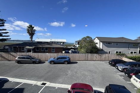 Photo of property in 27f Dawnhaven Drive, Te Atatu Peninsula, Auckland, 0610