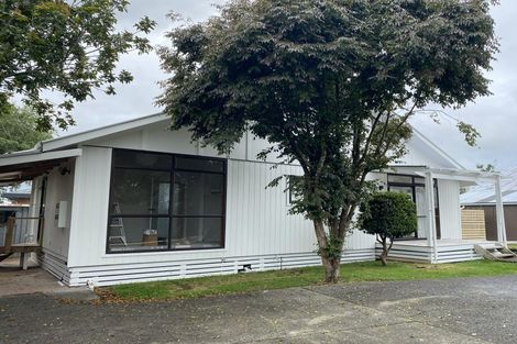 Photo of property in 25a/5 Beach Road, Te Atatu Peninsula, Auckland, 0610