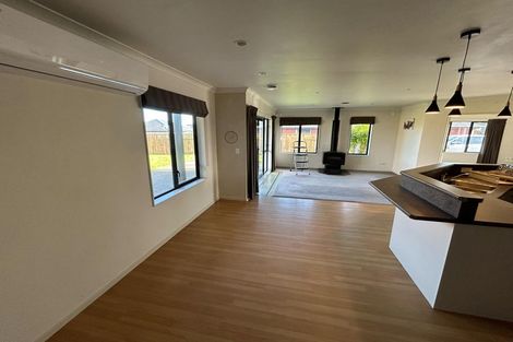 Photo of property in 186 Pacific Drive, Fitzherbert, Palmerston North, 4410