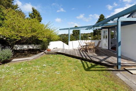 Photo of property in 27 Opou Road, Titirangi, Auckland, 0604