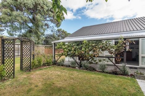 Photo of property in 5 Lesley Grove, Waikanae, 5036