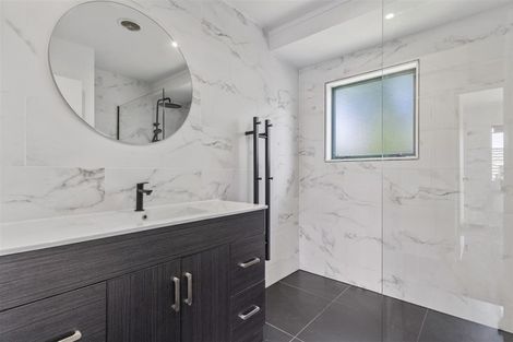 Photo of property in 26 Loughanure Place, Massey, Auckland, 0614