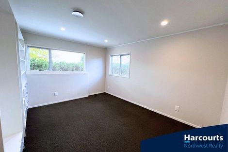 Photo of property in 25 Peterhouse Place, West Harbour, Auckland, 0618