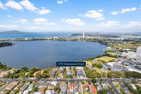 Photo of property in 1/137 Shakespeare Road, Milford, Auckland, 0620