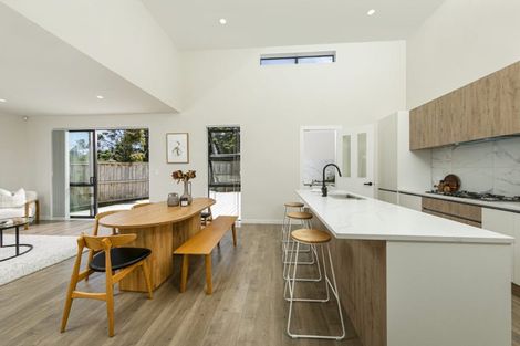 Photo of property in 1 Mcindoe Road, Kumeu, 0810