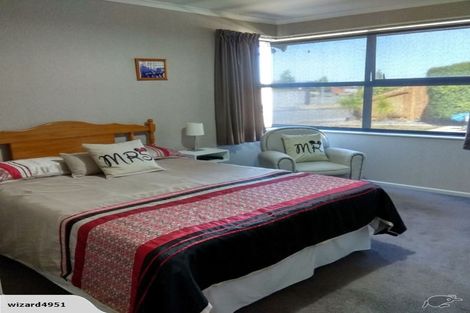 Photo of property in 11 Geneva Terrace, Kelvin Grove, Palmerston North, 4414