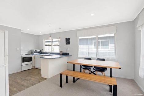 Photo of property in 118b Colwill Road, Massey, Auckland, 0614