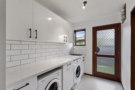 Photo of property in 6 Heaphy Place, Casebrook, Christchurch, 8051