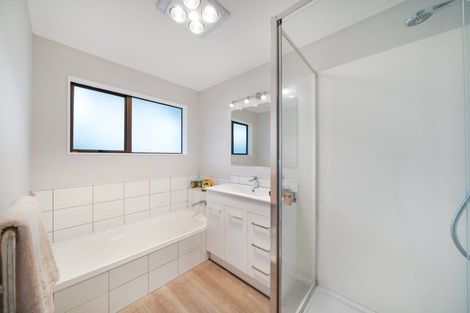 Photo of property in 60 Woodman Drive, Tawa, Wellington, 5028