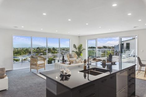 Photo of property in 64 Kakariki Grove, Waikanae, 5036