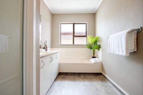 Photo of property in 1/52 Avondale Road, Taradale, Napier, 4112