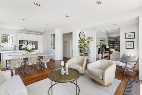 Photo of property in 2/51 Beach Road, Mellons Bay, Auckland, 2014