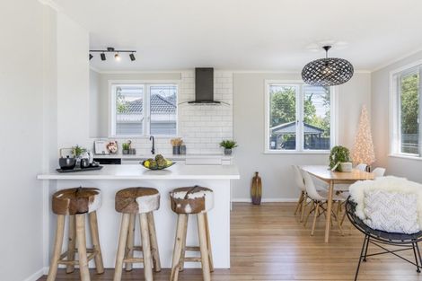 Photo of property in 48 Longburn Road, Henderson, Auckland, 0610
