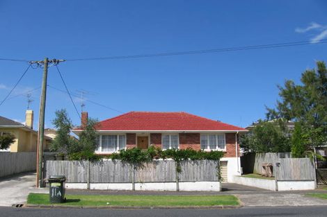 Photo of property in 2/148 Hutchinson Avenue, New Lynn, Auckland, 0600