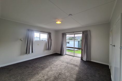 Photo of property in 94 Omata Road, Marfell, New Plymouth, 4310