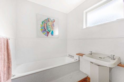 Photo of property in 37 Simons Street, Moturoa, New Plymouth, 4310