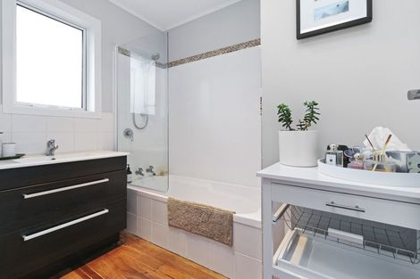 Photo of property in 53 Verran Road, Birkenhead, Auckland, 0626