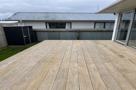 Photo of property in 102 Ryder Crescent, Levin, 5510