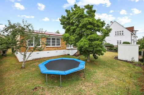 Photo of property in 5a Hillcrest Road, Hillcrest, Hamilton, 3216